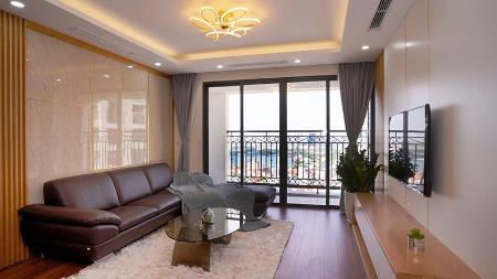 Lake view 03 bedrooms apartment in quality building Hanoi with swimming pool 4 season