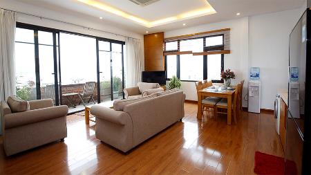 Lake view 02 bedrooms apartment in Tay Ho, few steps to Westlake Hanoi