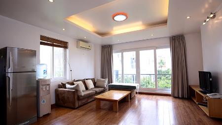 Good price and bright 02 bedrooms apartment in Xuan Dieu street