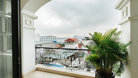 Nice 02 bedroom apartment in Yen Phu street, balcony