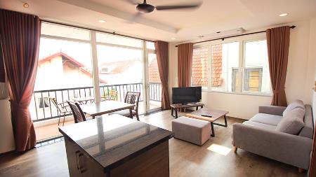 Bright 01 bedroom apartment for rent in Tay Ho, oven and balcony