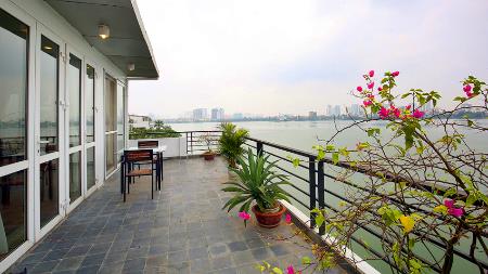 Lake view terrace 01 bedroom apartment for rent in Tay Ho, Quang An