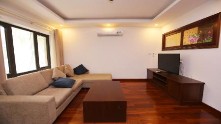 Size 100m sqm with 02 bedroom apartment in Tay Ho for rent