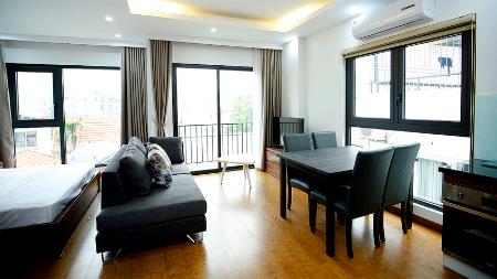Natural light studio apartment for rent in Tay Ho