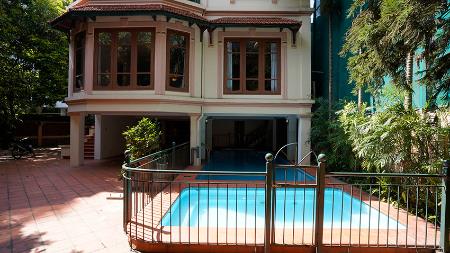 Villa for rent in Tay Ho, garden & swimming pool, large living room