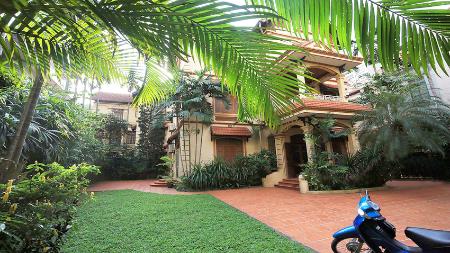 Ambassador size villa with large yard & garden for rent in Tay Ho