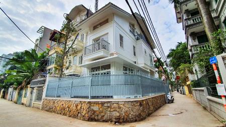 Corner 04 bedroom house for rent in Dang Thai Mai, Tay Ho