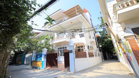 French style with courtyard 04 bedroom house for rent in Tay Ho