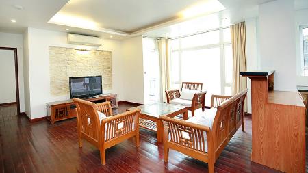 Bright 02 bedroom apartment for rent in Truc Bach Lake with a balcony