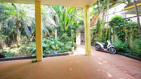 Garden house for rent in Tay Ho, 04 bedrooms, covered by a green tree