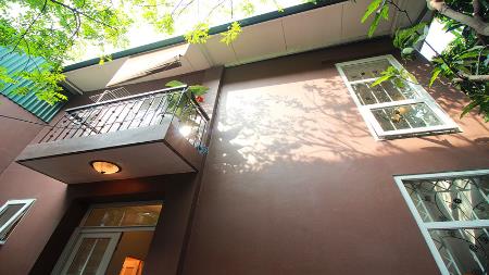 Yard house two bedroom in Tu Hoa for rent, formed around green Tree