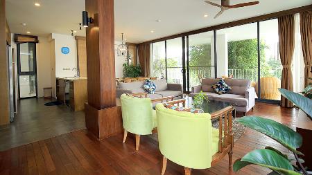 Lake view apartment for rent in Hanoi, full of light and stunning view