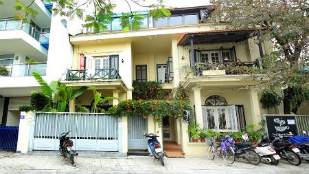 Restaurant / Residence property for rent in Tay Ho, Quang An str