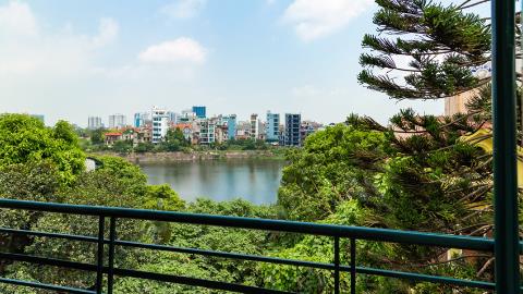 Green view 03 bedroom apartment in Tay Ho Hanoi, near Quang Ba Lake
