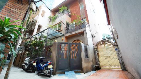 Courtyard 04 bedroom house for rent in Tay Ho