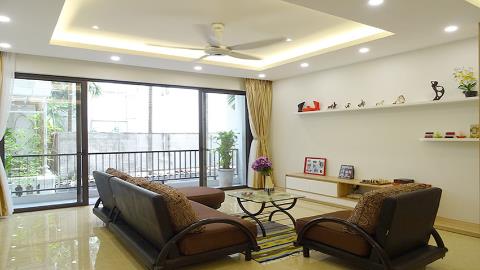 Elegant 03 bedroom apartments for rent in Tay Ho, balcony